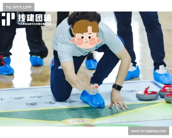 林孝埈与队友互动，团队氛围融洽